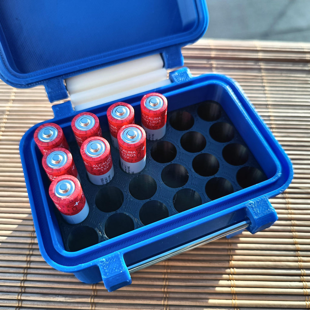 Robuste Box zur Aufbewahrung von AA- oder AAA-Batterien